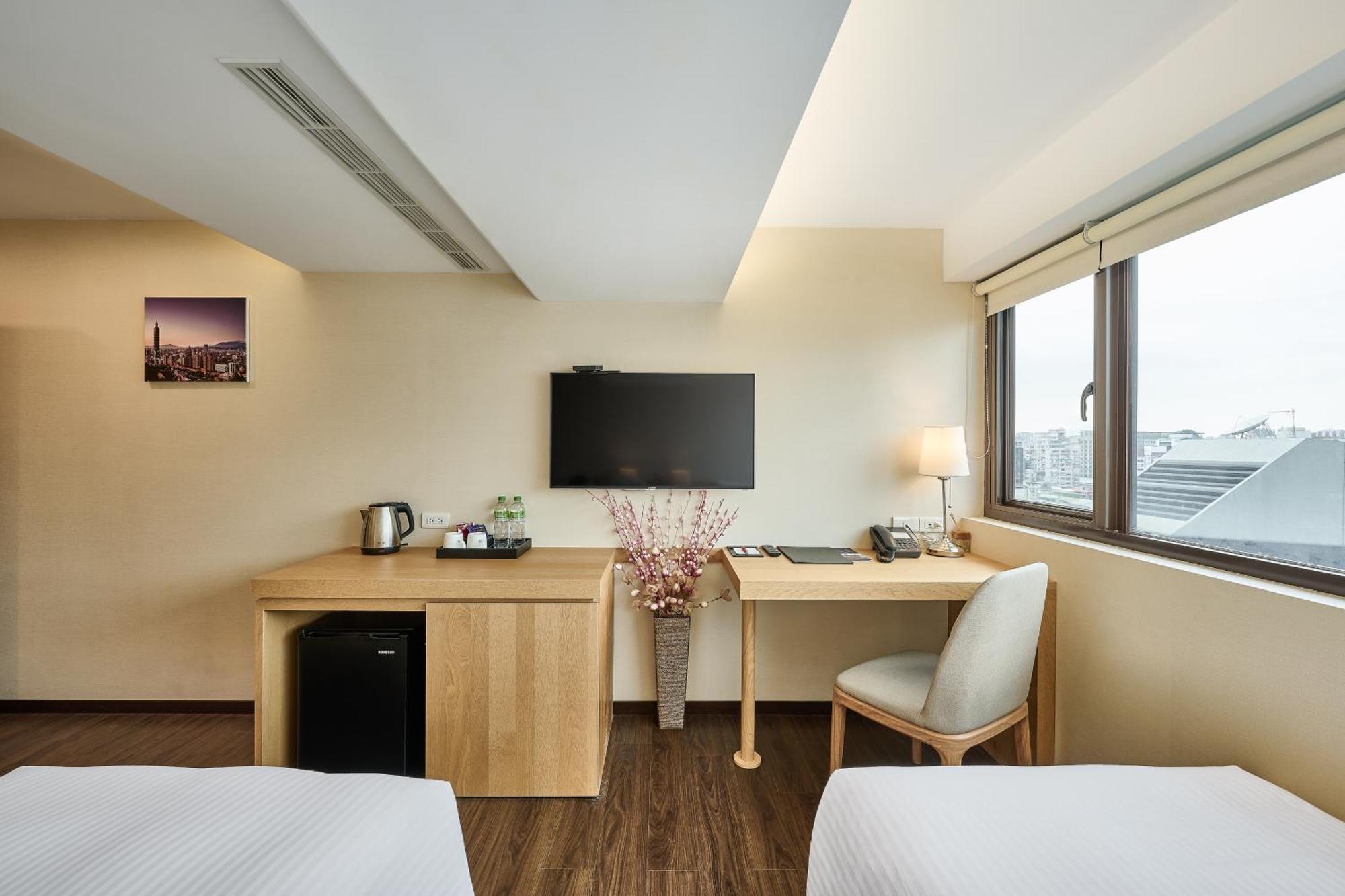 Eastin Taipei Hotel Exterior photo