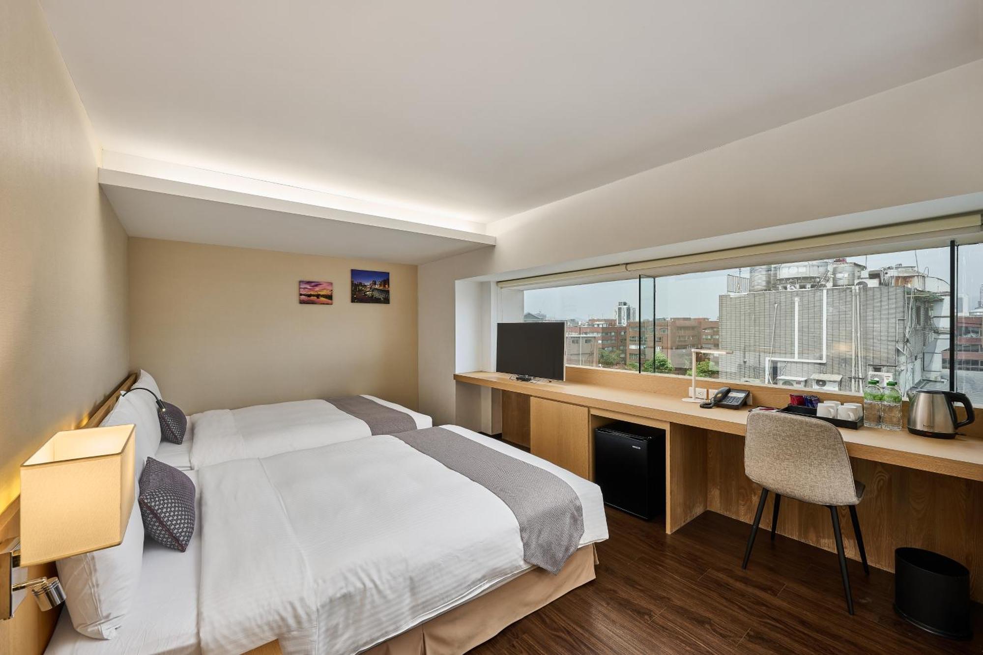Eastin Taipei Hotel Exterior photo