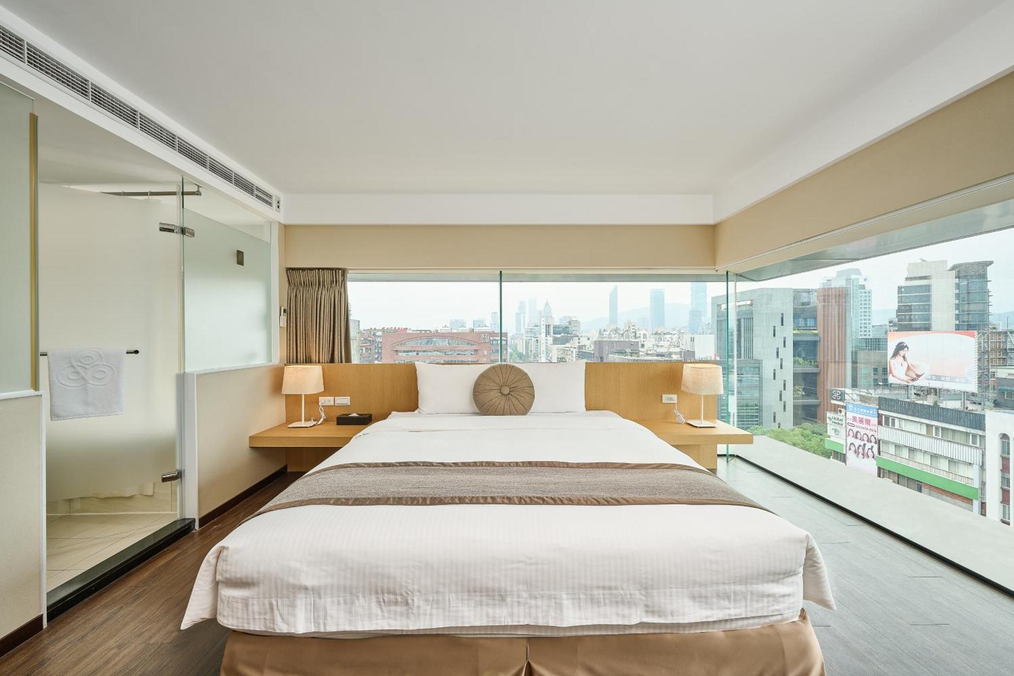 Eastin Taipei Hotel Exterior photo