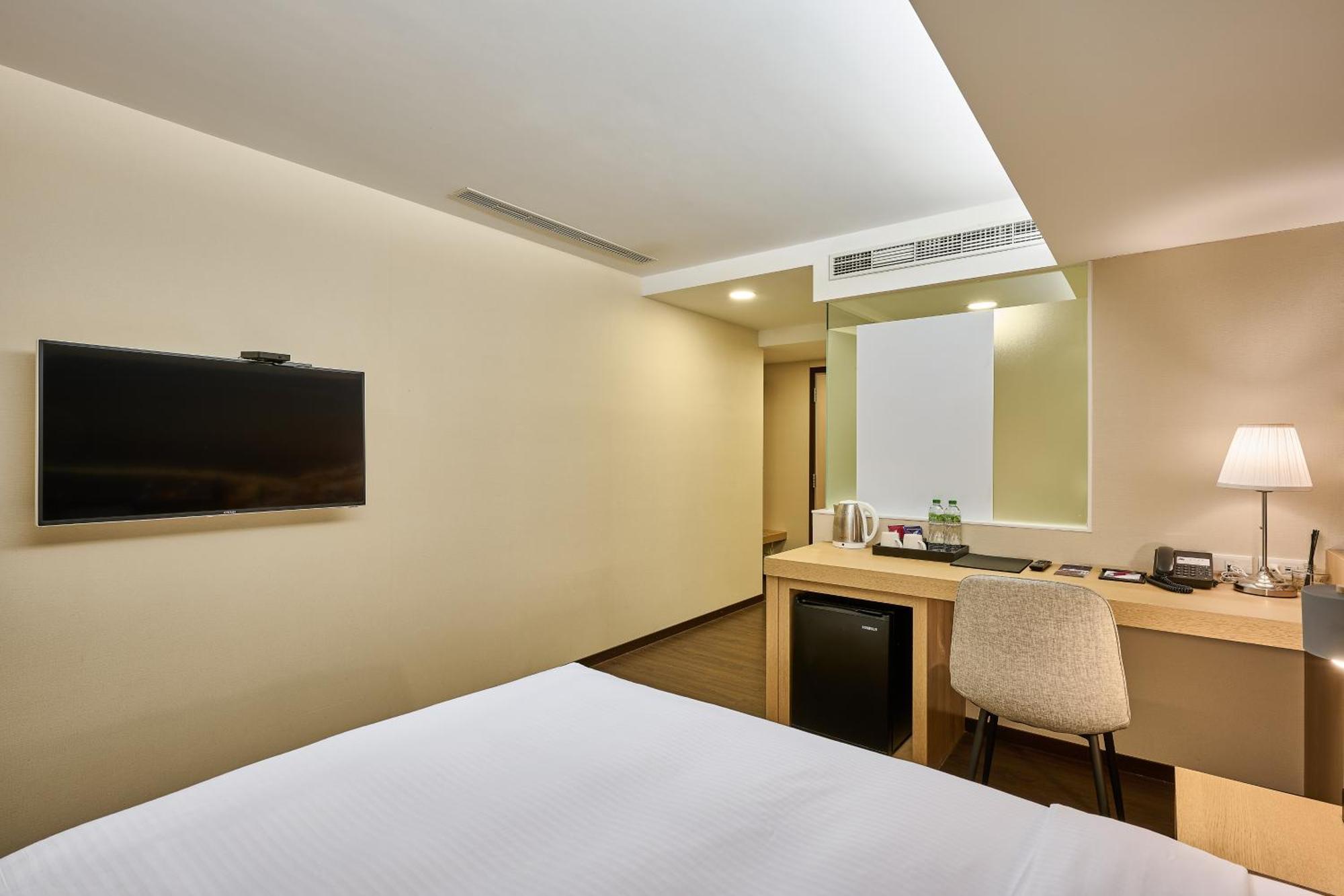 Eastin Taipei Hotel Exterior photo