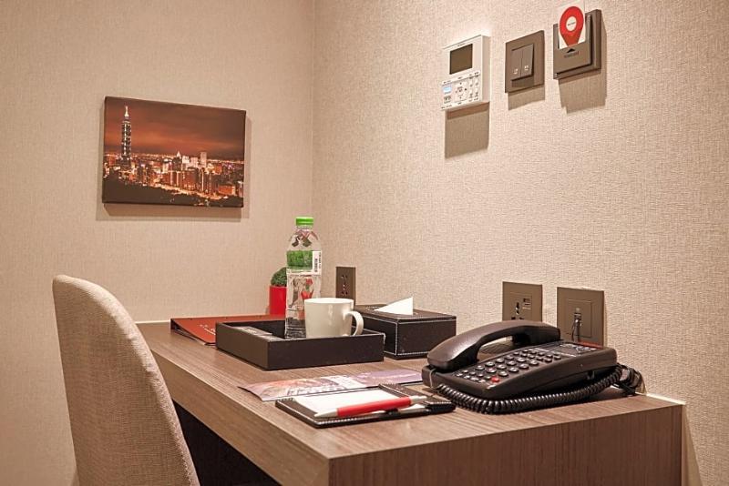 Eastin Taipei Hotel Exterior photo